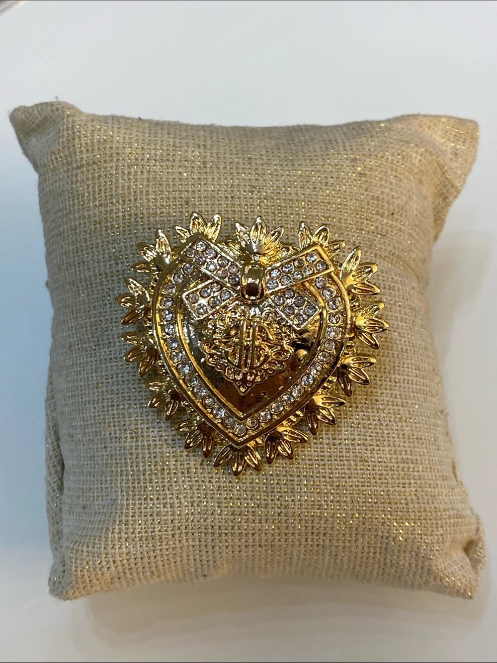 Gold tone heart brooch